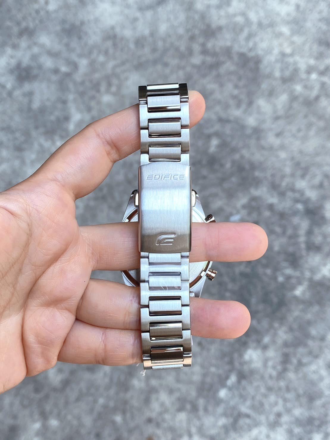 montre-casio-edifice-efb-710d-7avudf-elegance-sportive-avec-chronographe-et-resistance-a-leau-de-100-metres-verre-saphir-efb-710d-7avudf