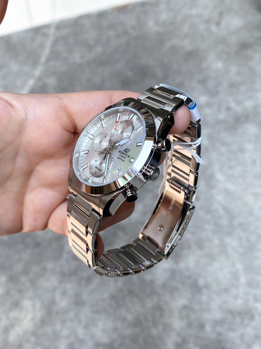 montre-casio-edifice-efb-710d-7avudf-elegance-sportive-avec-chronographe-et-resistance-a-leau-de-100-metres-verre-saphir-efb-710d-7avudf