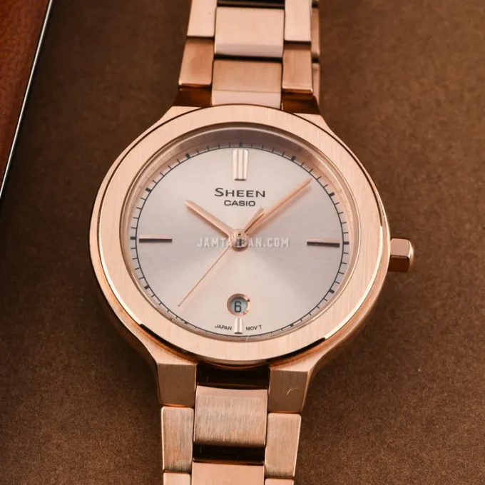 Montre Casio avec Boîtier en Acier Inoxydable et Bracelet en Acier Ionisé Or Rose - Résistance à l'Eau de 50 Mètres - Verre Saphir