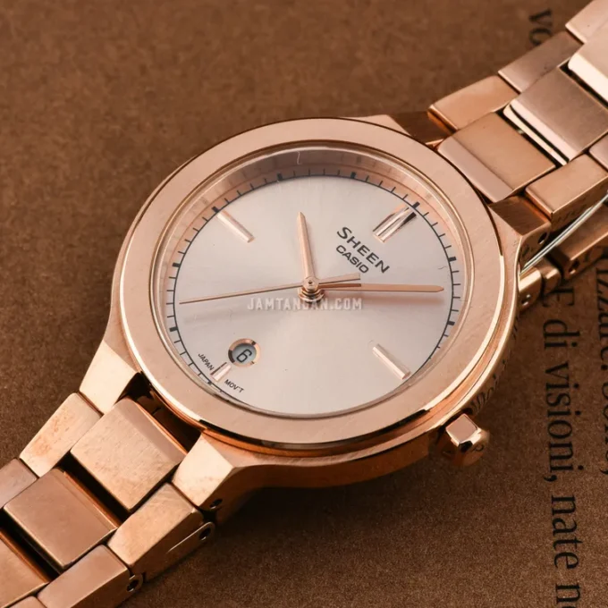 Montre Casio avec Boîtier en Acier Inoxydable et Bracelet en Acier Ionisé Or Rose - Résistance à l'Eau de 50 Mètres - Verre Saphir