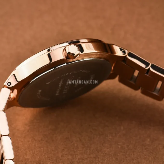 Montre Casio avec Boîtier en Acier Inoxydable et Bracelet en Acier Ionisé Or Rose - Résistance à l'Eau de 50 Mètres - Verre Saphir