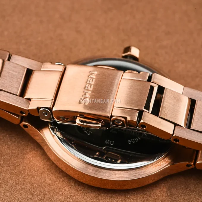 Montre Casio avec Boîtier en Acier Inoxydable et Bracelet en Acier Ionisé Or Rose - Résistance à l'Eau de 50 Mètres - Verre Saphir