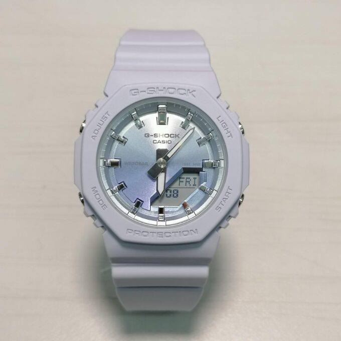 Montre Classique - Casio G-Shock Homme - Résistante aux Chocs, Étanche, Multifonction - Résine - Bleu et Argent - Réf. GMA-P2100SG-2ADR