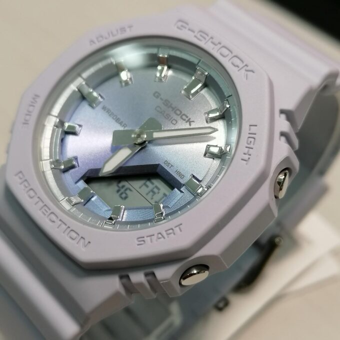 Montre Classique - Casio G-Shock Homme - Résistante aux Chocs, Étanche, Multifonction - Résine - Bleu et Argent - Réf. GMA-P2100SG-2ADR