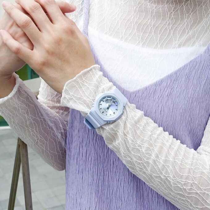 Montre Classique - Casio G-Shock Homme - Résistante aux Chocs, Étanche, Multifonction - Résine - Bleu et Argent - Réf. GMA-P2100SG-2ADR