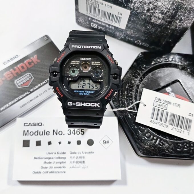 Montre Classique Homme - Casio DW-5900-1DR - Résistante aux chocs, Étanche 200m, Chronographe, Alarme - Résine - Noire - Référence DW-5900-1DR