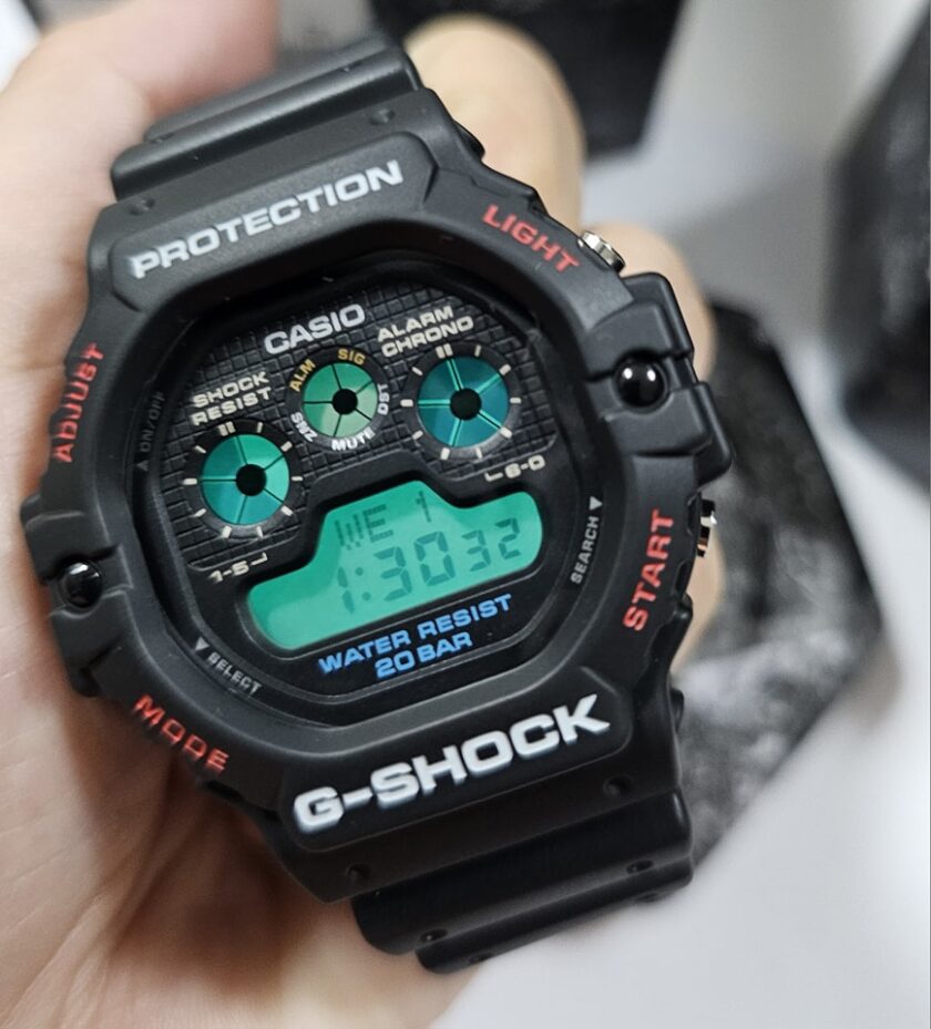 montre classique homme casio dw 5900 1dr résistante aux chocs, Étanche 200m, chronographe, alarme résine noire référence dw 5900 1dr