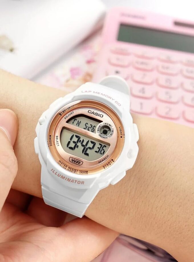 montre classique casio femme design Élégant, résistante à leau, bracelet confortable, mouvement quartz acier inoxydable argent référence lws 1200h 7a2vdf