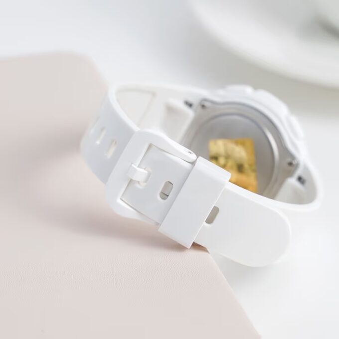 Montre Classique - CASIO - Femme - Design Élégant, Résistante à lEau, Bracelet Confortable, Mouvement Quartz - Acier Inoxydable - Argent - Référence LWS-1200H-7A2VDF