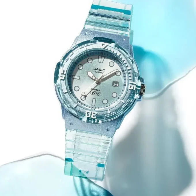 Montre Analogique Classique - Casio - Femme - Étanche 100m, Lunette Rotative, Bracelet Résine, Cadran Bleu Turquoise - Référence LRW-200HS-2EVDF