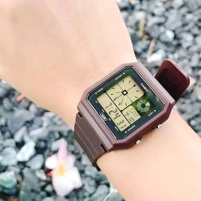 Montre Classique - CASIO - Design Élégant, Résistante, Précise, Confortable - Marron - LF-20W-5ADF