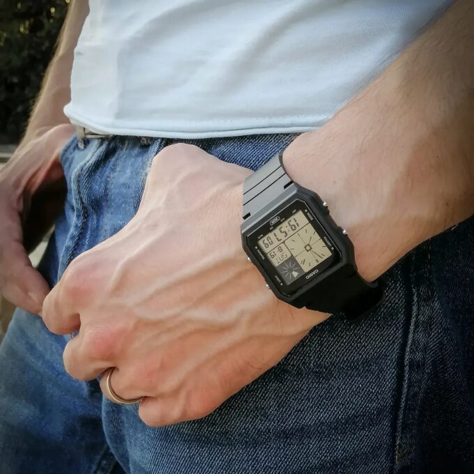 Montre Classique - LF-20W-1ADF - Homme - Design Élégant, Résistante à lEau, Bracelet Silicone - Argenté