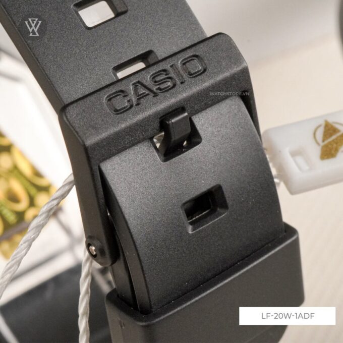 Montre Classique - LF-20W-1ADF - Homme - Design Élégant, Résistante à lEau, Bracelet Silicone - Argenté