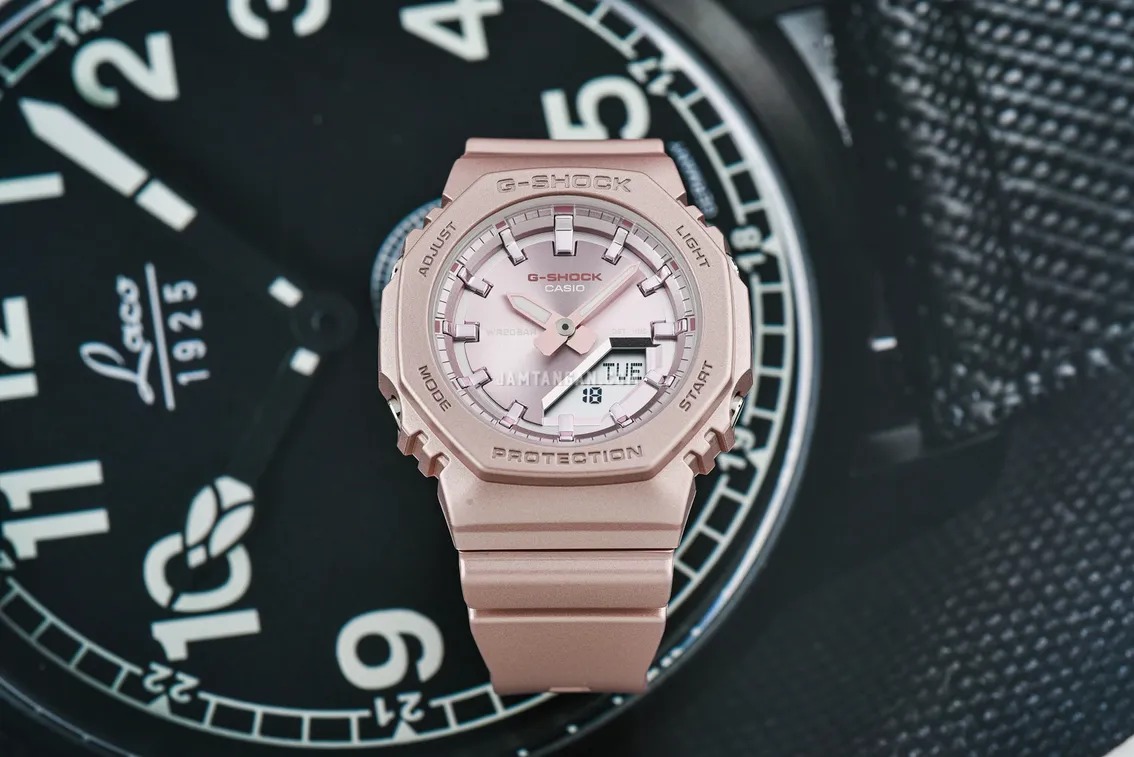 montre classique casio g shock femme résistante aux chocs, Étanche 200m, double led, design rose nacré résine biosourcée gma p2100st 4adr