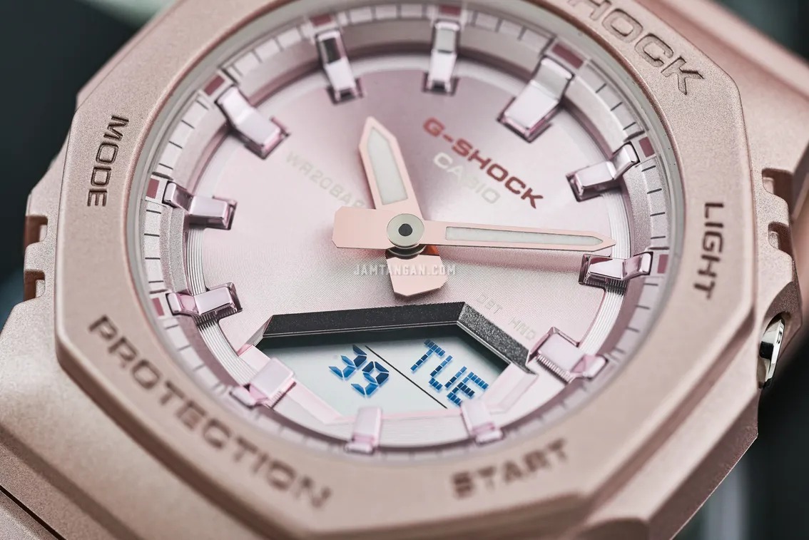 montre classique casio g shock femme résistante aux chocs, Étanche 200m, double led, design rose nacré résine biosourcée gma p2100st 4adr