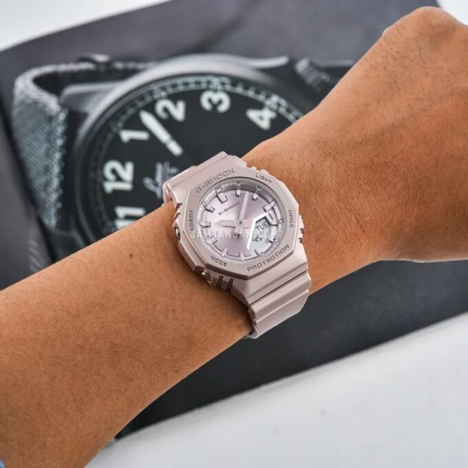 Montre Classique - Casio G-Shock Femme - Résistante aux Chocs, Étanche 200M, Double LED, Design Rose Nacré - Résine Biosourcée - GMA-P2100ST-4ADR