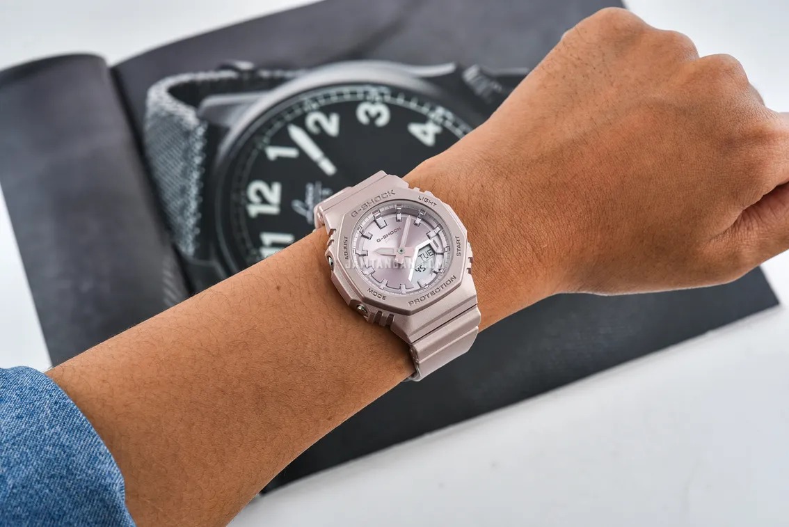 montre classique casio g shock femme résistante aux chocs, Étanche 200m, double led, design rose nacré résine biosourcée gma p2100st 4adr