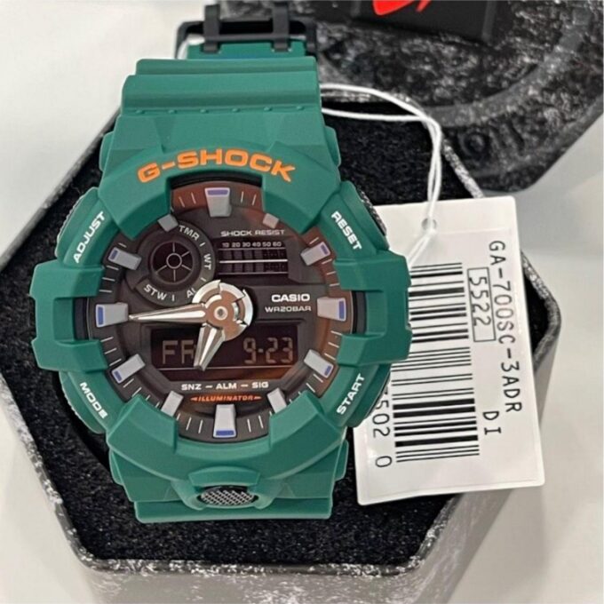 Montre Sport Homme - Casio G-Shock - Analogique et Digitale - Résistante aux Chocs, Étanche 200m, Chronomètre, Rétroéclairage - Résine - Vert - GA-700SC-3ADR