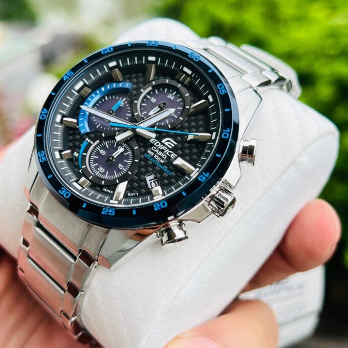 Montre Classique - Casio Edifice - Homme - Chronographe, Résistante à leau, Bracelet Acier Inoxydable, Verre Minéral - Argent et Bleu - EQS-900DB-2AVUDF