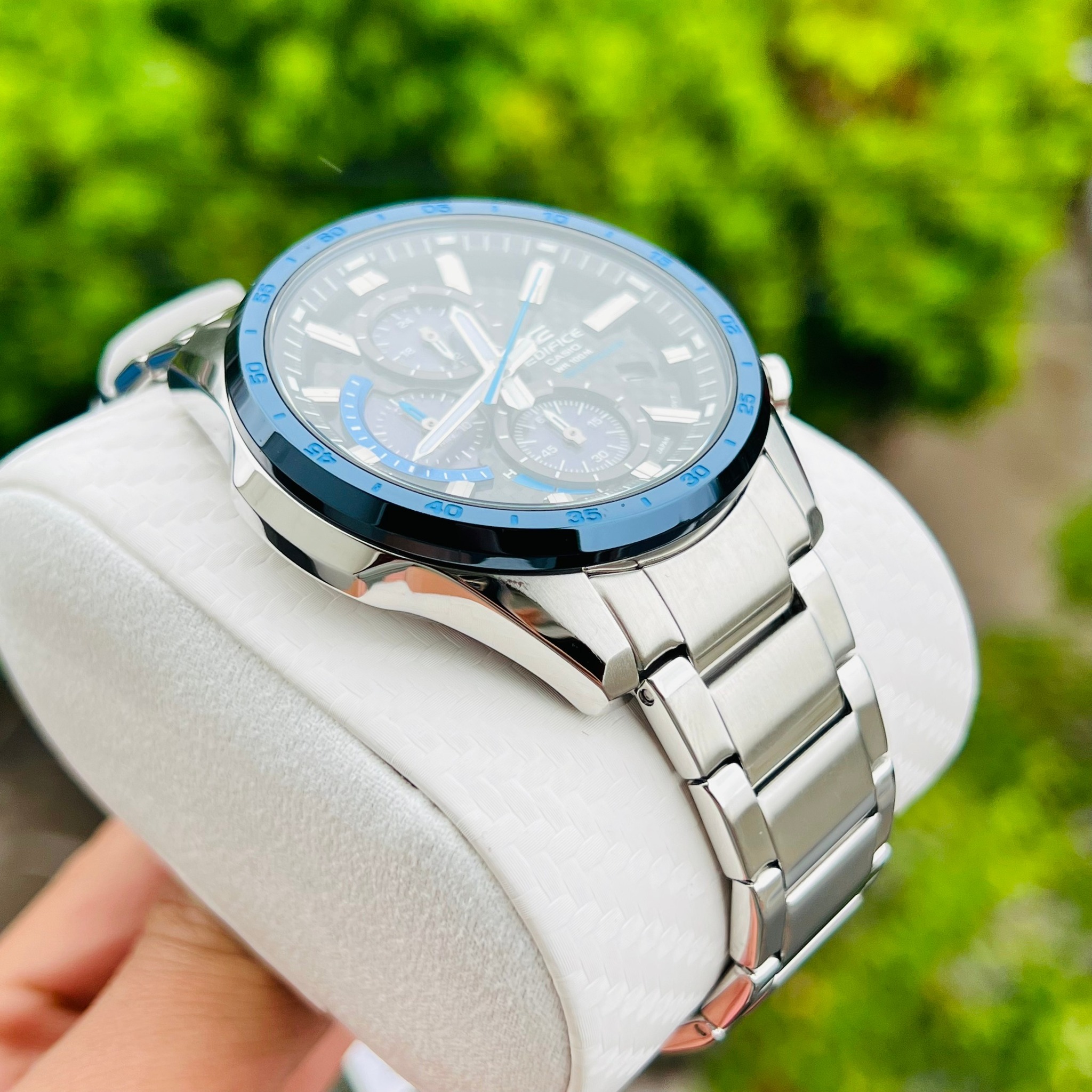 montre classique casio edifice homme chronographe, résistante à leau, bracelet acier inoxydable, verre minéral argent et bleu eqs 900db 2avudf