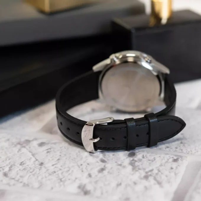 Montre Classique Homme - Casio EDIFICE - EFV-C120L-8ADF - Chronographe, Bracelet Cuir, Étanche 100m, Affichage Digital/Analogique - Noir Argent