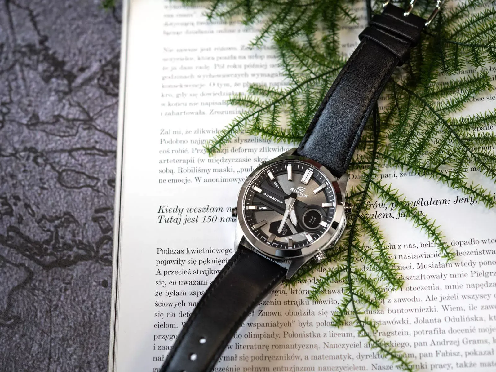 montre classique homme casio edifice efv c120l 8adf chronographe, bracelet cuir, Étanche 100m, affichage digital/analogique noir argent