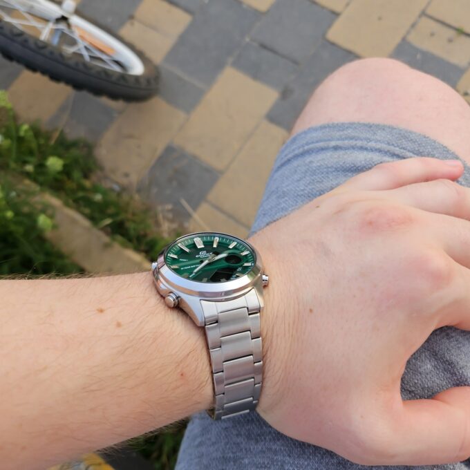 Montre Classique Homme - Casio Edifice EFV-C120D-3ADF - Acier Inoxydable, Bracelet Métal, Multifonction, Étanche, Cadran Vert