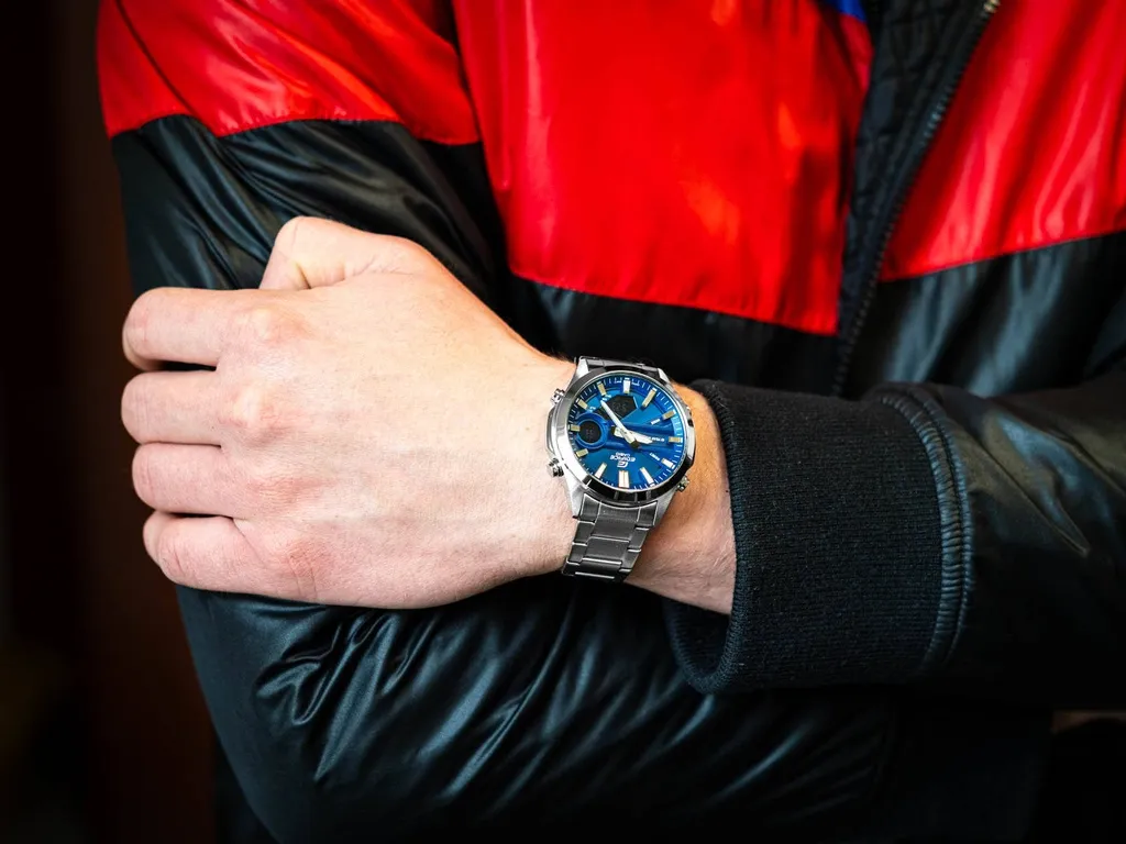 montre classique homme casio edifice efv c120d 2adf acier inoxydable, chronographe, Étanche 100m, bracelet métal bleu argenté référence efv c120d 2adf