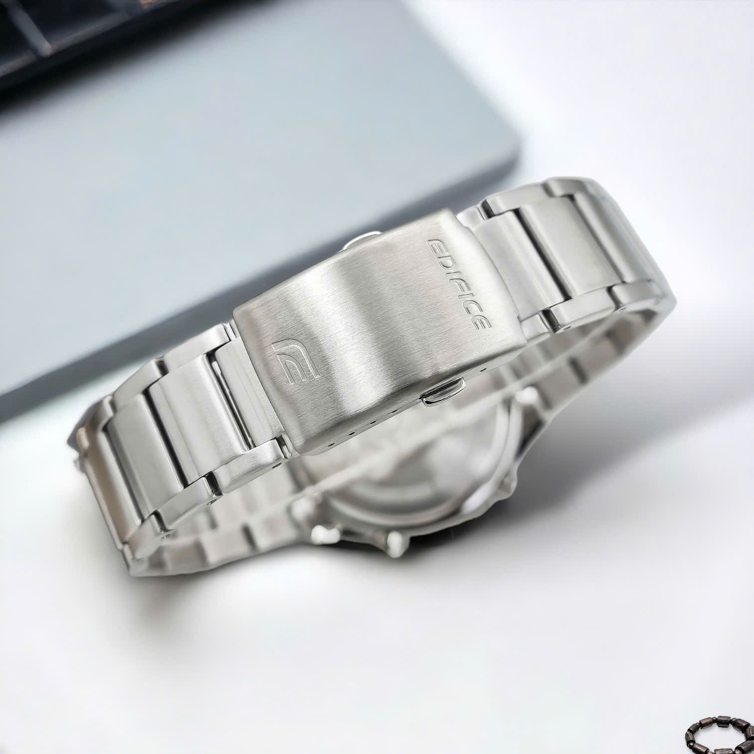 montre classique homme casio edifice efv c110d 5adf acier inoxydable, chronographe, Étanche, bracelet métal argent, cadran doré