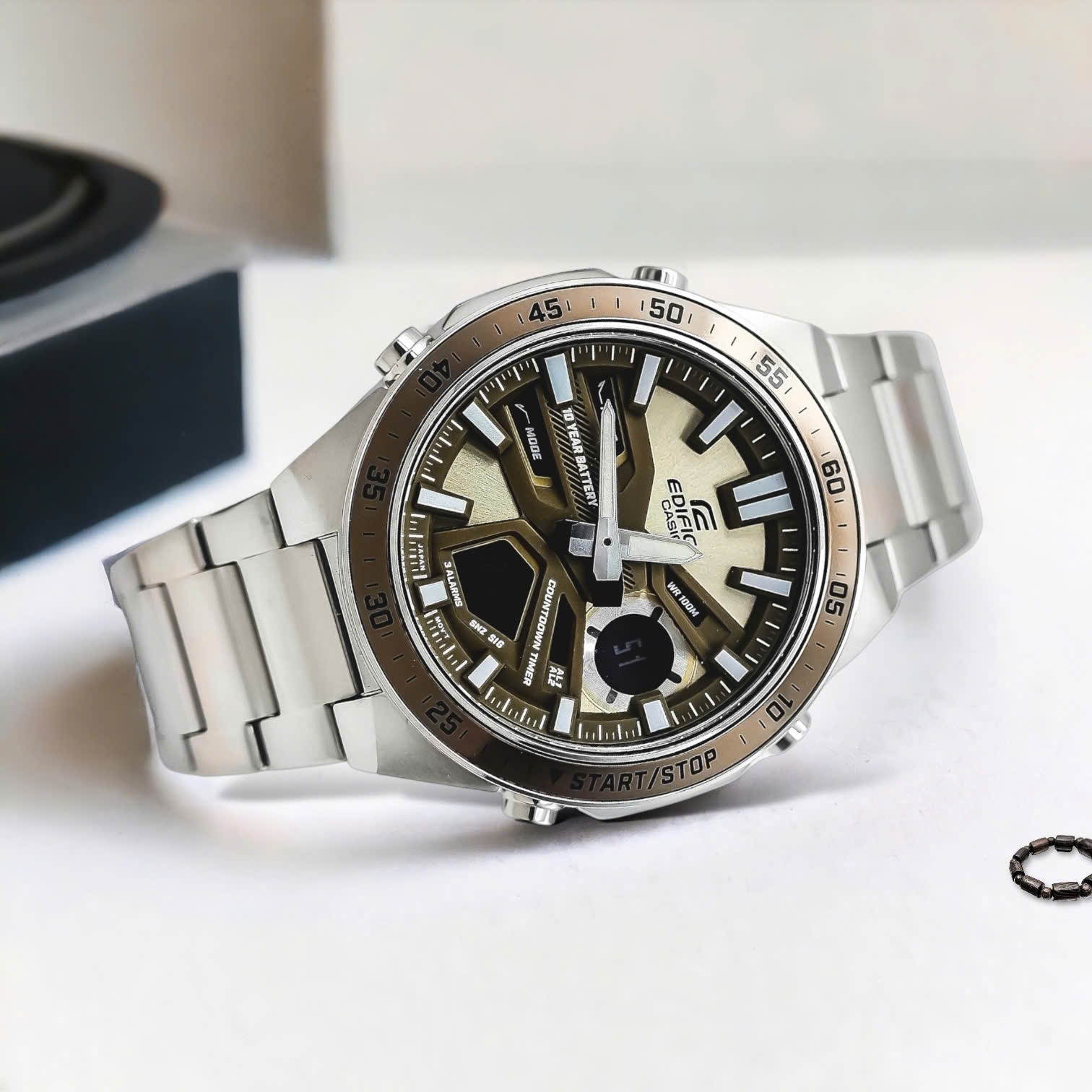 montre classique homme casio edifice efv c110d 5adf acier inoxydable, chronographe, Étanche, bracelet métal argent, cadran doré