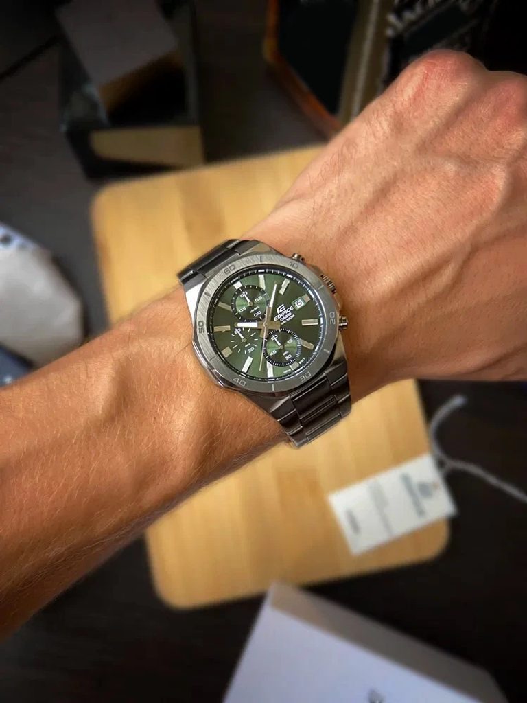 montre classique homme casio edifice efv 640dc 3avudf – chronographe, acier inoxydable, bracelet maille, cadran vert, Étanche 100m – référence efv 640dc 3avudf