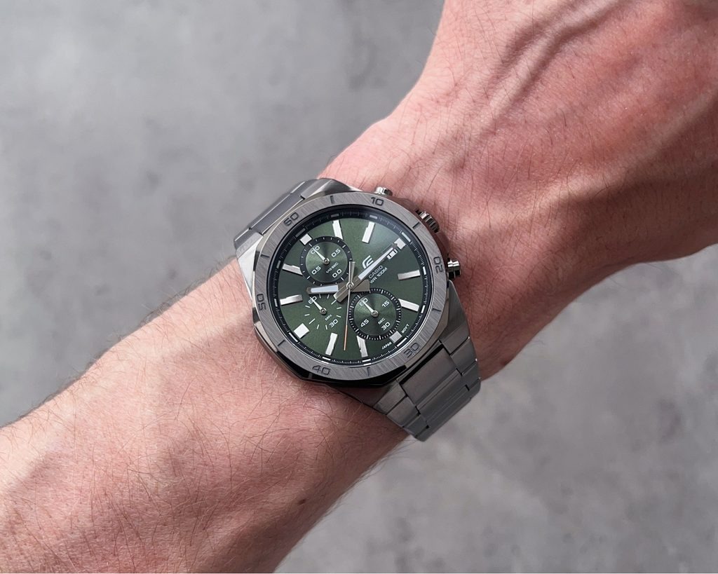 montre classique homme casio edifice efv 640dc 3avudf – chronographe, acier inoxydable, bracelet maille, cadran vert, Étanche 100m – référence efv 640dc 3avudf
