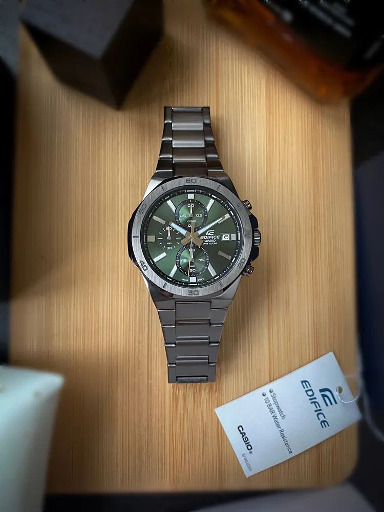 montre classique homme casio edifice efv 640dc 3avudf – chronographe, acier inoxydable, bracelet maille, cadran vert, Étanche 100m – référence efv 640dc 3avudf