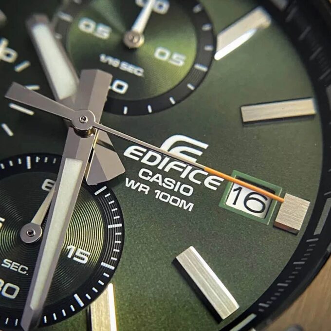 Montre Classique Homme Casio EDIFICE - EFV-640DC-3AVUDF – Chronographe, Acier Inoxydable, Bracelet Maille, Cadran Vert, Étanche 100m – Référence EFV-640DC-3AVUDF