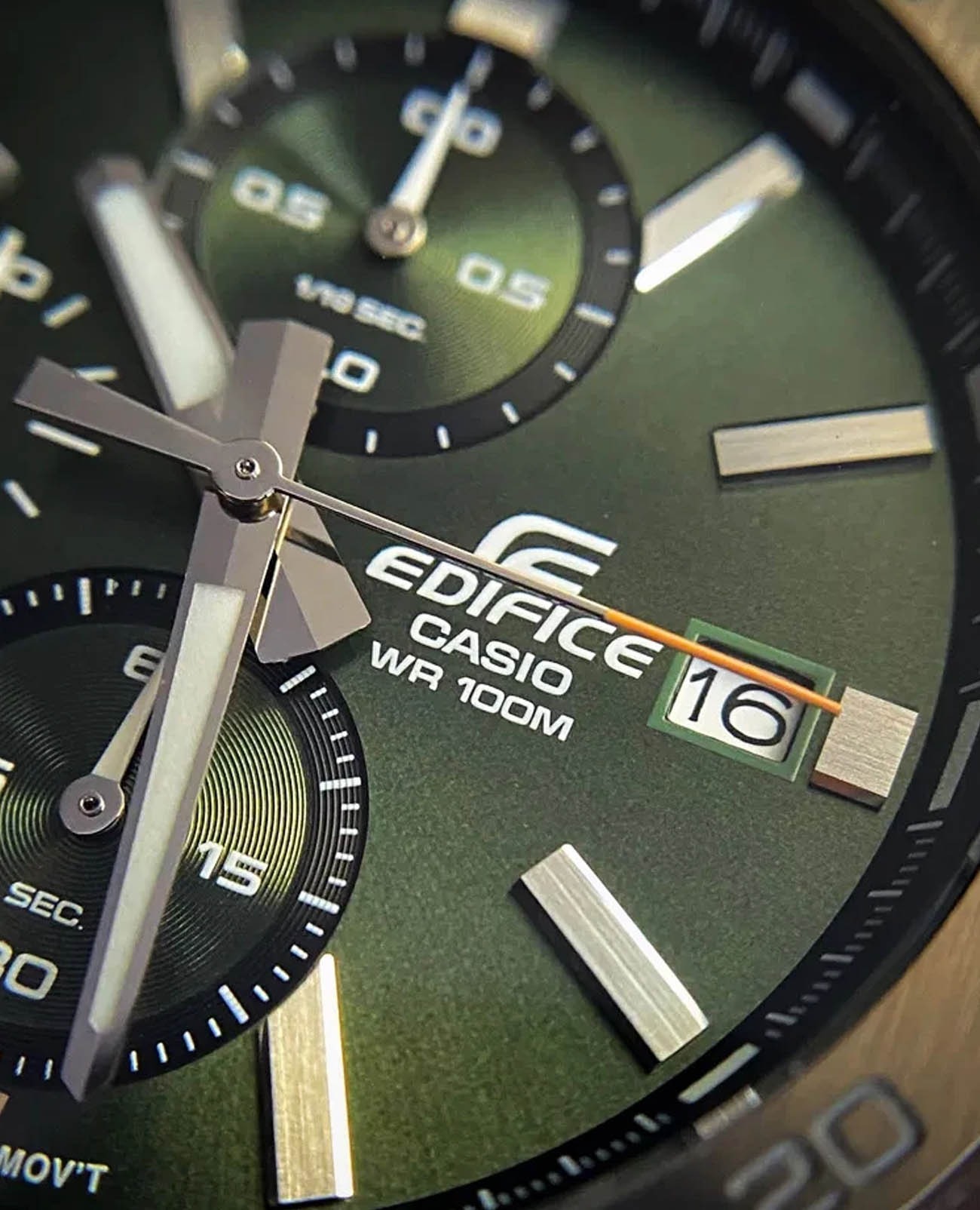 montre classique homme casio edifice efv 640dc 3avudf – chronographe, acier inoxydable, bracelet maille, cadran vert, Étanche 100m – référence efv 640dc 3avudf