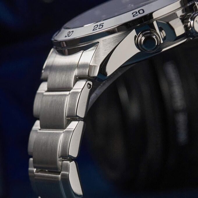 Montre Sport Homme Casio Edifice Analogique Chronographe Cadran Bleu Grisâtre - EFR-526D-2AVUDF