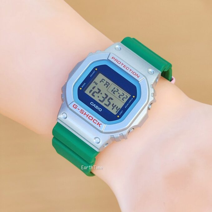 Montre Classique Homme - Casio G-SHOCK - DW-5600EU-8A3DR – Digital, Résistante aux chocs, Étanche 200m, Bracelet Résine – Gris – Référence DW-5600EU-8A3DR