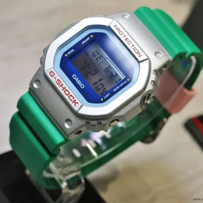 Montre Classique Homme - Casio G-SHOCK - DW-5600EU-8A3DR – Digital, Résistante aux chocs, Étanche 200m, Bracelet Résine – Gris – Référence DW-5600EU-8A3DR