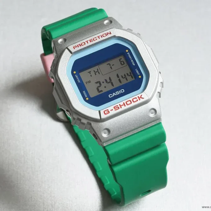 montre classique homme casio g shock dw 5600eu 8a3dr – digital, résistante aux chocs, Étanche 200m, bracelet résine – gris – référence dw 5600eu 8a3dr