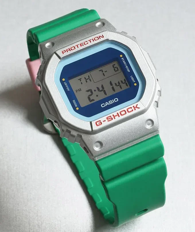 montre classique homme casio g shock dw 5600eu 8a3dr – digital, résistante aux chocs, Étanche 200m, bracelet résine – gris – référence dw 5600eu 8a3dr