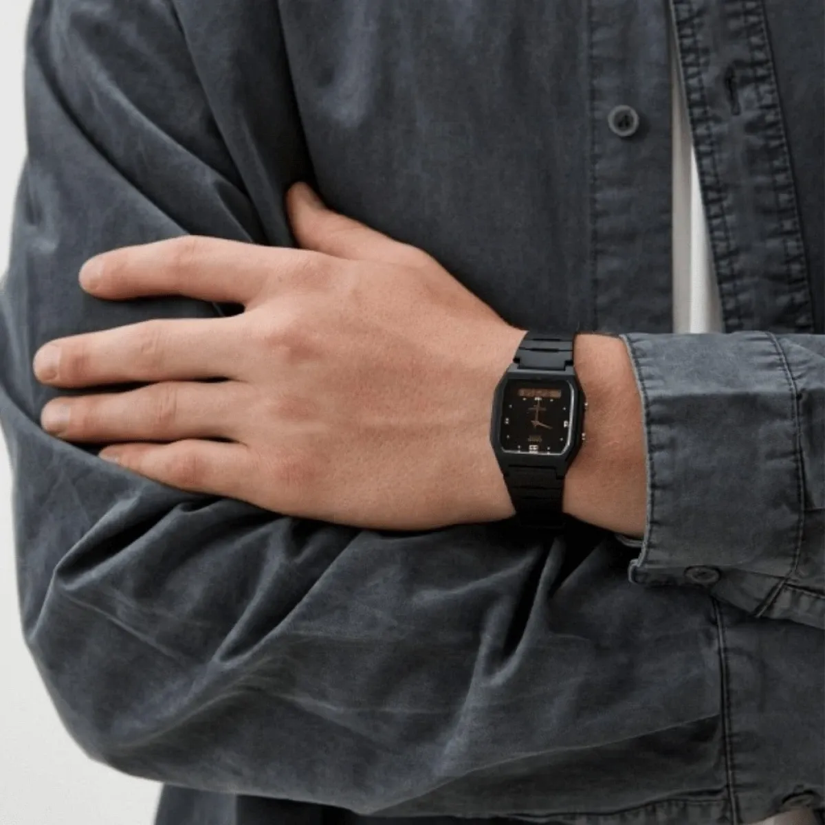 montre classique homme casio aw 48he 1avdf double affichage analogique et digital, résistante à l’eau, bracelet résine, noir référence aw 48he 1avdf