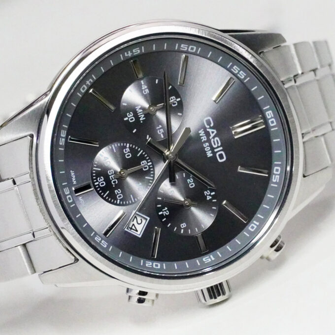 Montre Classique - Casio - Homme - Chronographe Élégant, Étanche 50m, Verre Minéral, Bracelet Acier Inoxydable - Argent - MTP-E515D-8AVDF