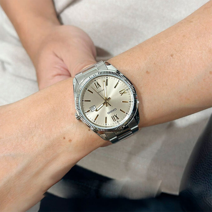 Montre Classique Homme Casio MTP-1302DD-9AVDF – Acier Inoxydable, Bracelet Métal, Cadran Doré, Étanche – Boutique Aïwatch