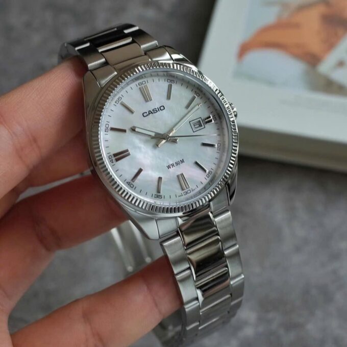 Montre Classique Homme - Casio MTP-1302DS-7AVDF - Acier Inoxydable, Bracelet Métal, Cadran Blanc, Étanche 50m - Référence MTP-1302DS-7AVDF