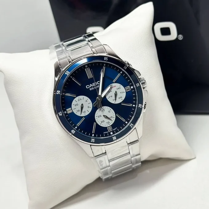 Montre Classique Homme - Casio MTP-1374D-2A3VDF - Acier Inoxydable, Bracelet Métal, Cadran Bleu, Étanche - Gris