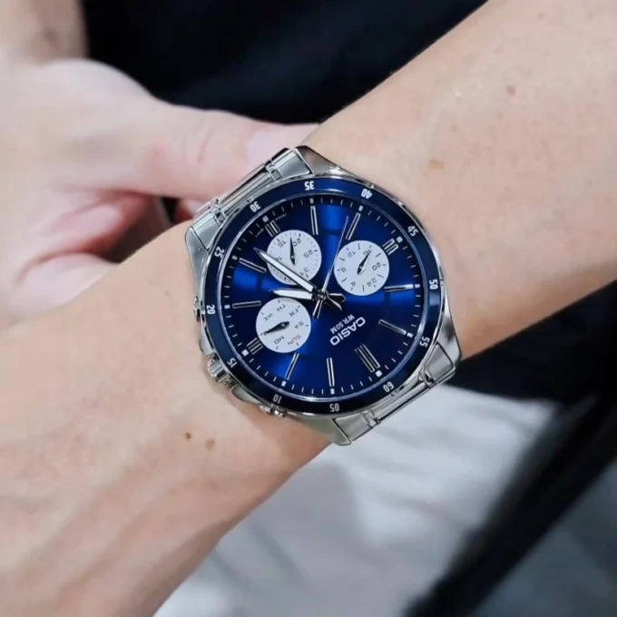 montre classique homme casio mtp 1374d 2a3vdf acier inoxydable, bracelet métal, cadran bleu, Étanche gris