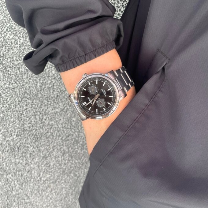 montre classique homme casio mtp e335d 1evdf acier inoxydable, dateur, bracelet métal, cadran noir, Étanche référence mtp e335d 1evdf