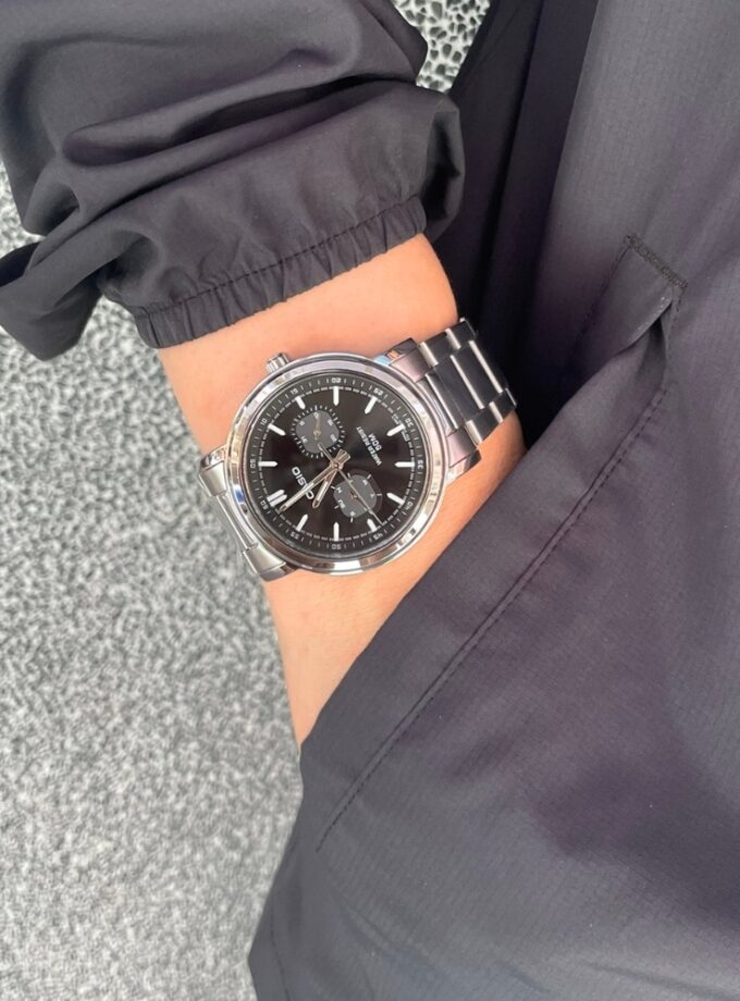 montre classique homme casio mtp e335d 1evdf acier inoxydable, dateur, bracelet métal, cadran noir, Étanche référence mtp e335d 1evdf