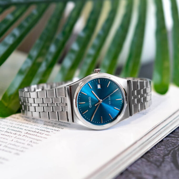 montre classique homme casio mtp b145d 2a2vdf acier inoxydable, bracelet métal, cadran bleu, Étanche référence mtp b145d 2a2vdf