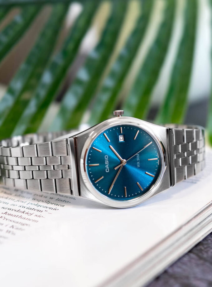 montre classique homme casio mtp b145d 2a2vdf acier inoxydable, bracelet métal, cadran bleu, Étanche référence mtp b145d 2a2vdf